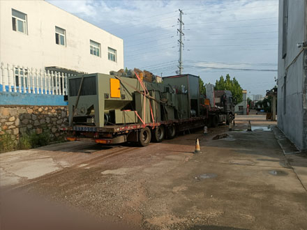Q6915辊道通过式抛丸机发货