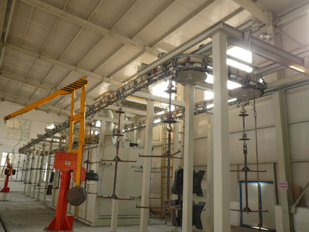 我司近日圆满完成了一项重要客户定制项目——悬链式抛丸机的生产与安装工作